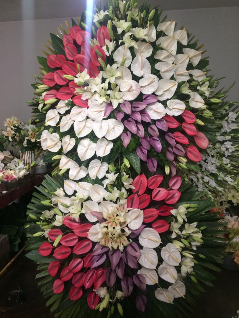 تاج گل های جشن